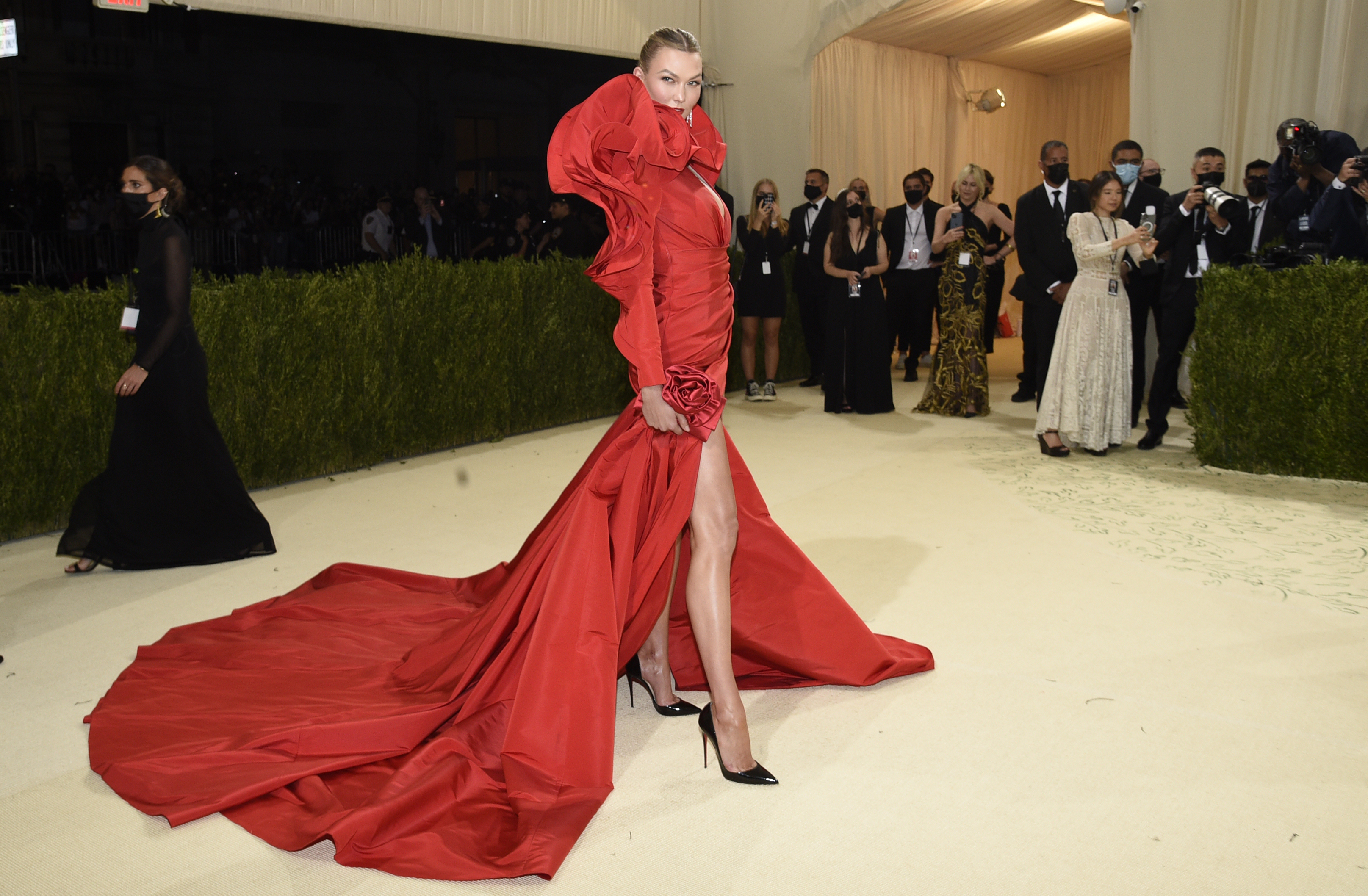Karlie Kloss attends The Metropolitan Museum of Art's Costume Institute benefit gala. (Photo by Evan Agostini/Invision/AP)