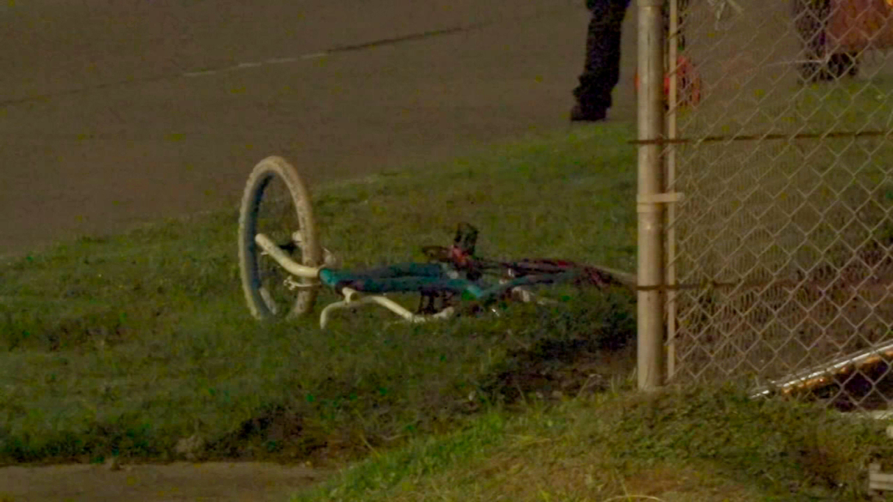 Bicyclist found dead on East Freeway feeder after hit-and-run crash