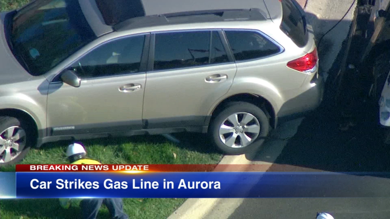 Gas leak prompts road closures in Aurora