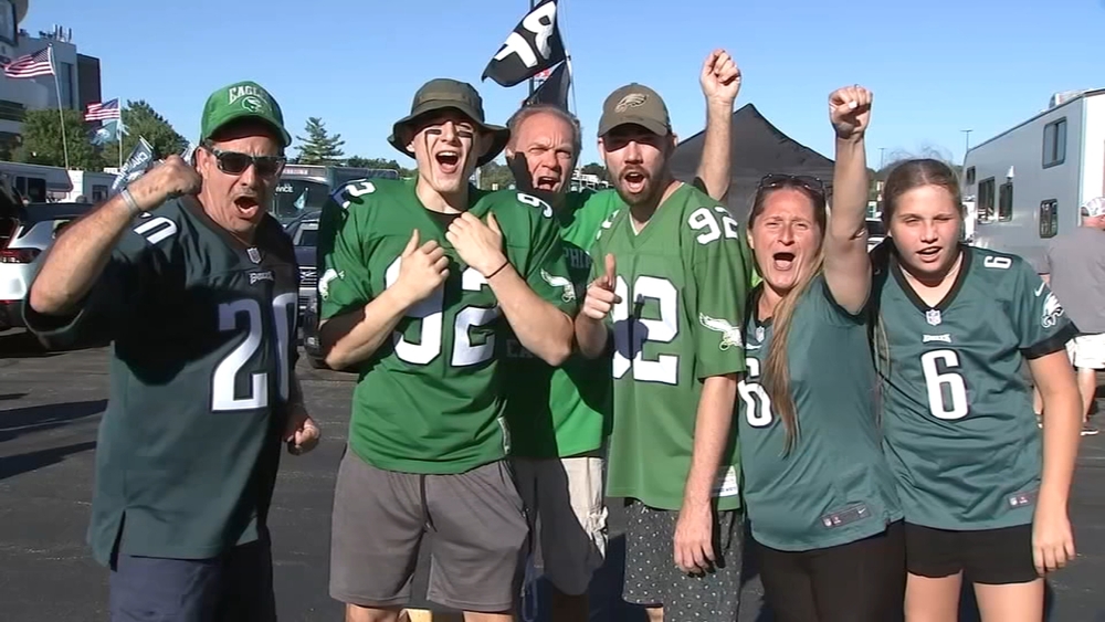 Eagles fans allowed to tailgate for first time in two seasons