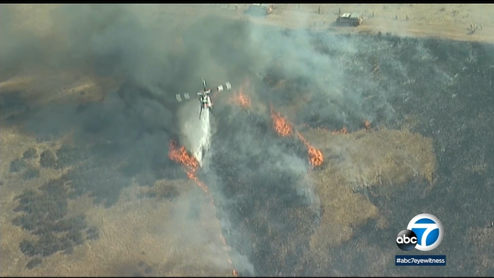 Car fire may be to blame for San Bernardino fire near 215 Fwy