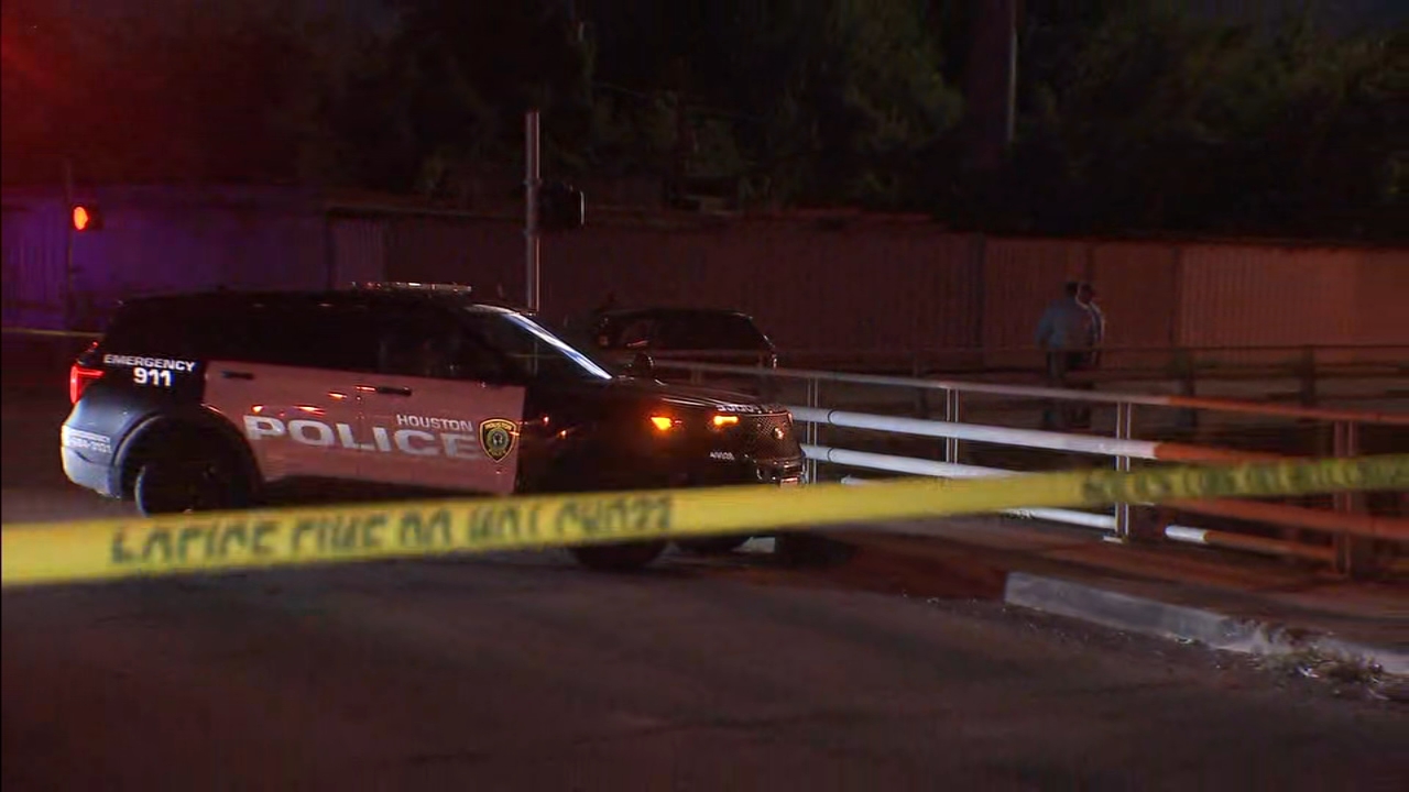Man killed in apparent road rage shooting in SE Houston, HPD says