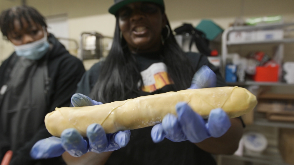 '12 inches of deliciousness' tops Chicago Egg Roll Lady's menu 