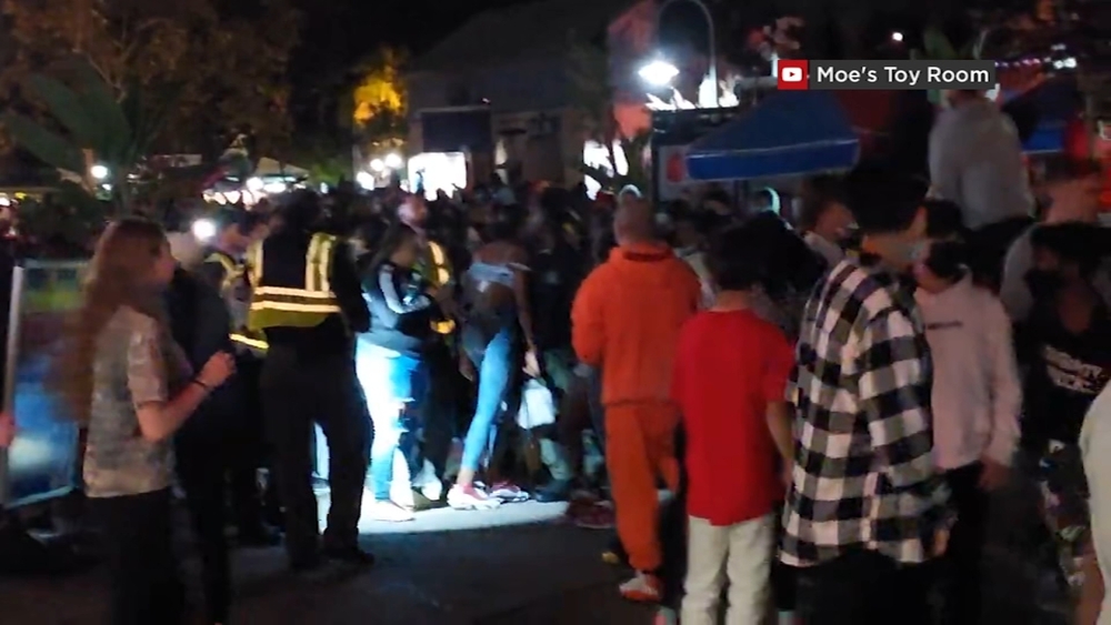100 kids break out in massive fight at Six Flags Vallejo