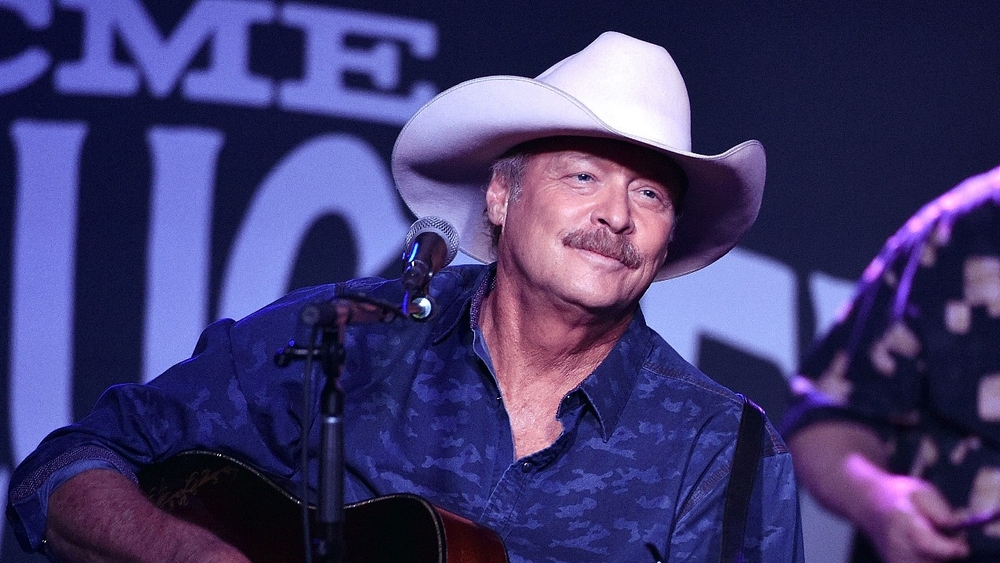 Alan Jackson reveals degenerative illness that's affected his performing -  6abc Philadelphia