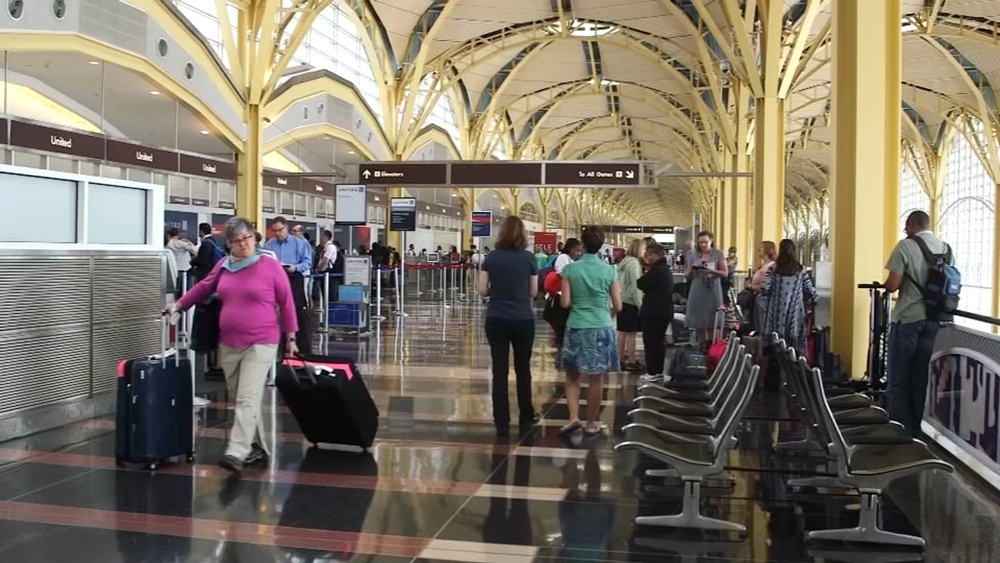 New COVID bill proposed for US air travel ahead of holidays