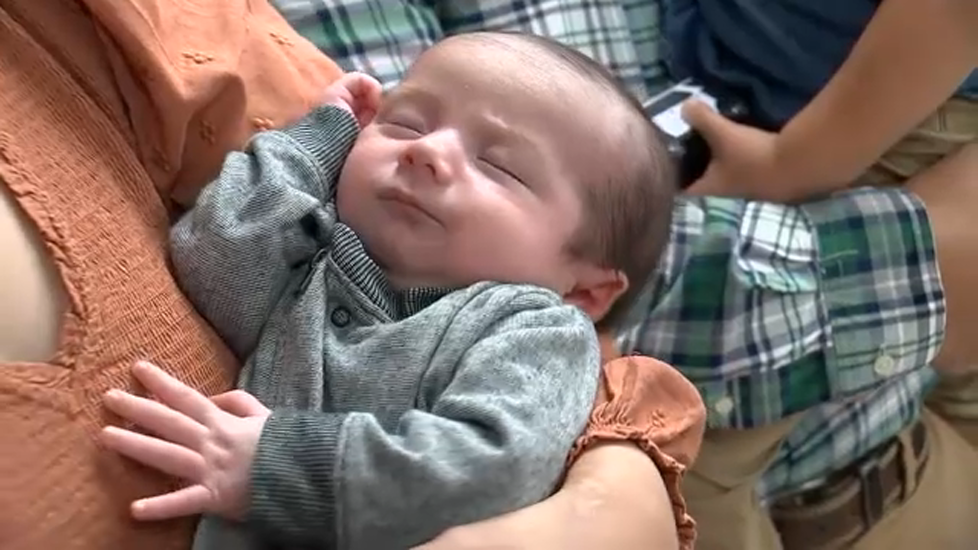 Long Island woman thanks paramedics, police who delivered baby on kitchen floor