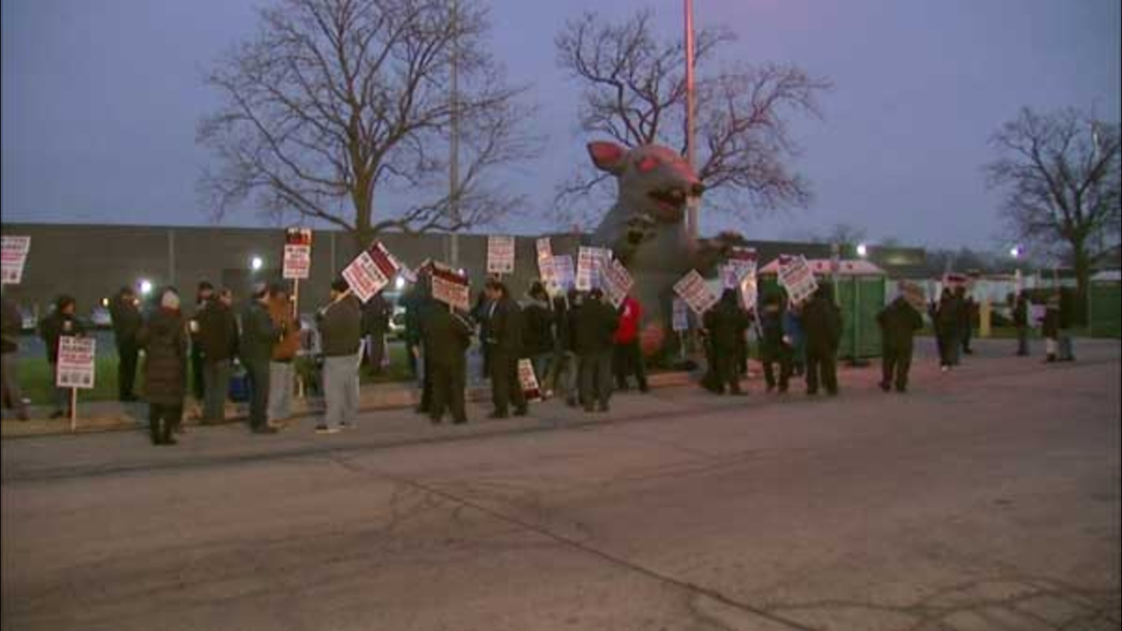 CocaCola workers on strike in Niles, Alsip ABC7 Chicago