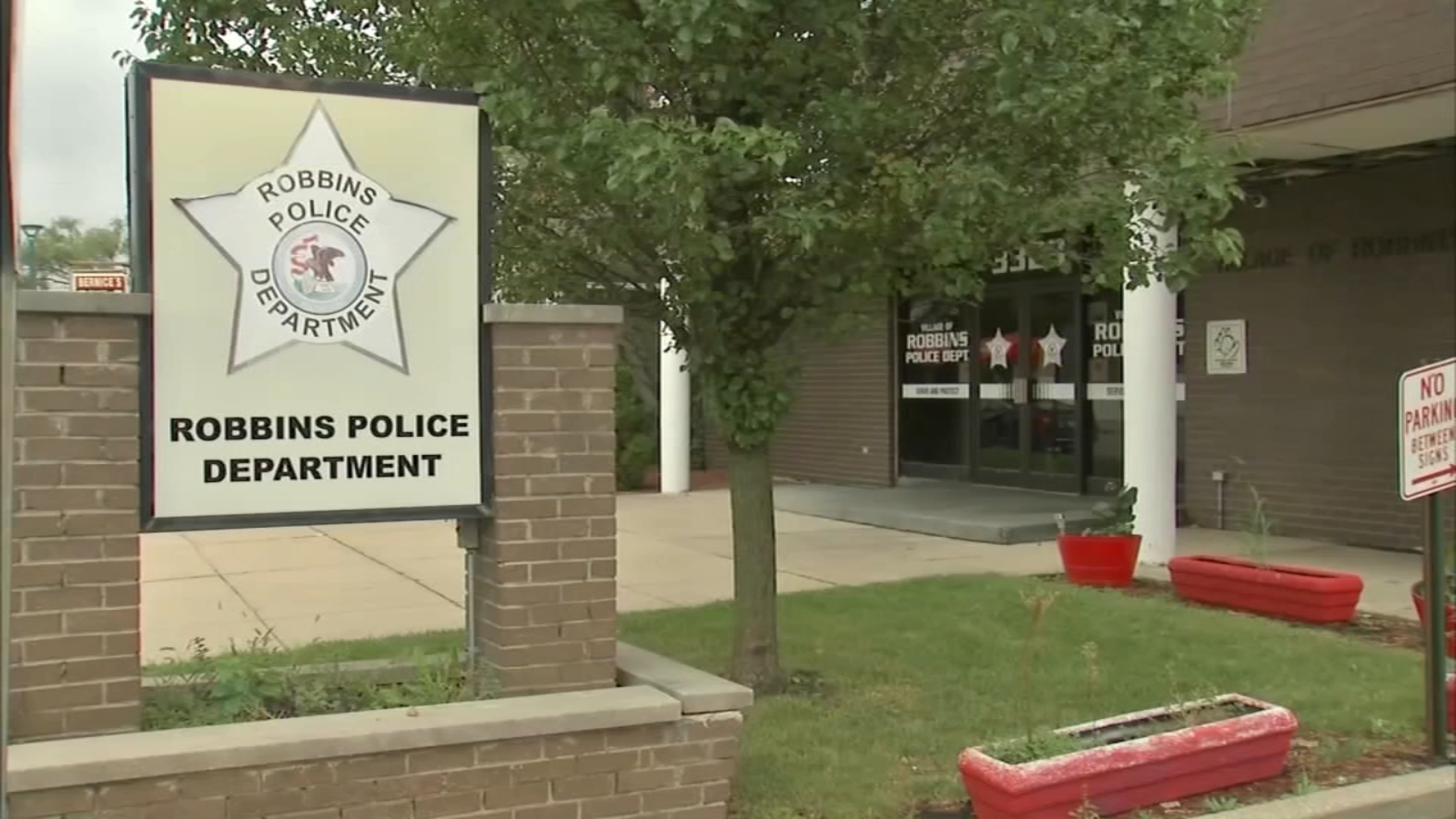 Robbins, Illinois reaches tentative agreement with police union after officers resign, call off