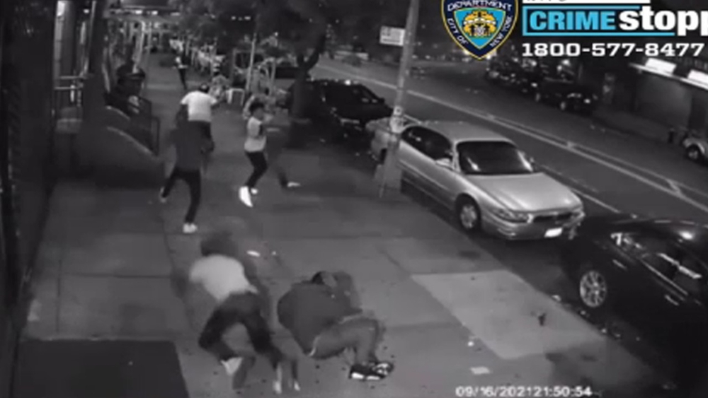 Video: Police search for suspects in wild gunfight in NYC