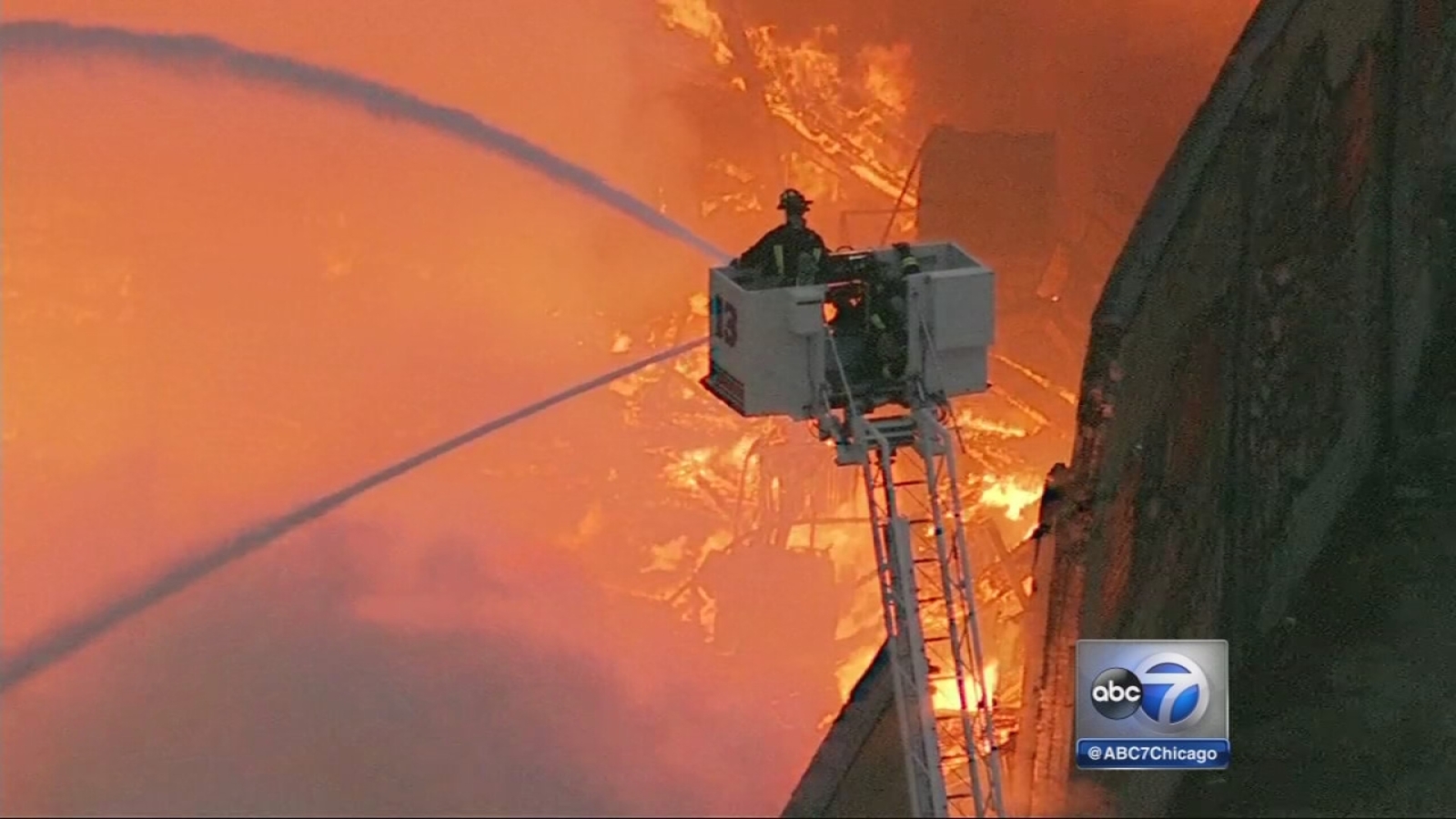 arlington-heights-warehouse-fire-under-investigation-abc7-chicago