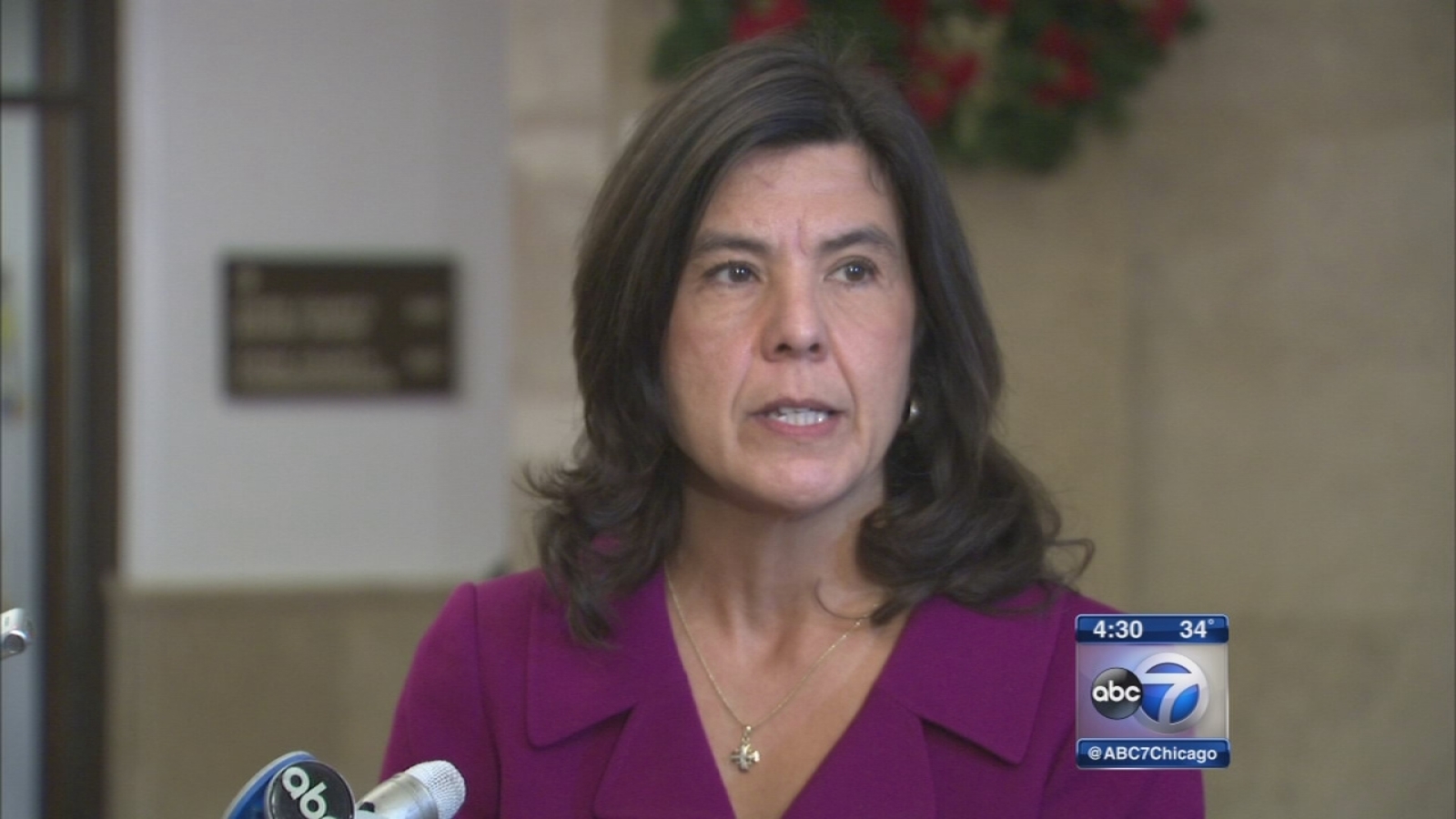 Anita Alvarez Comes Out Swinging As Protestors Call For Her Resignation Abc7 Chicago