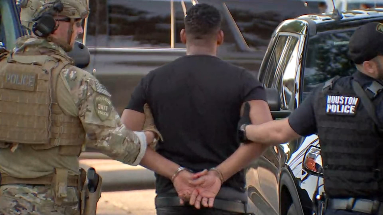Man detained after barricading himself with baby in SW Houston