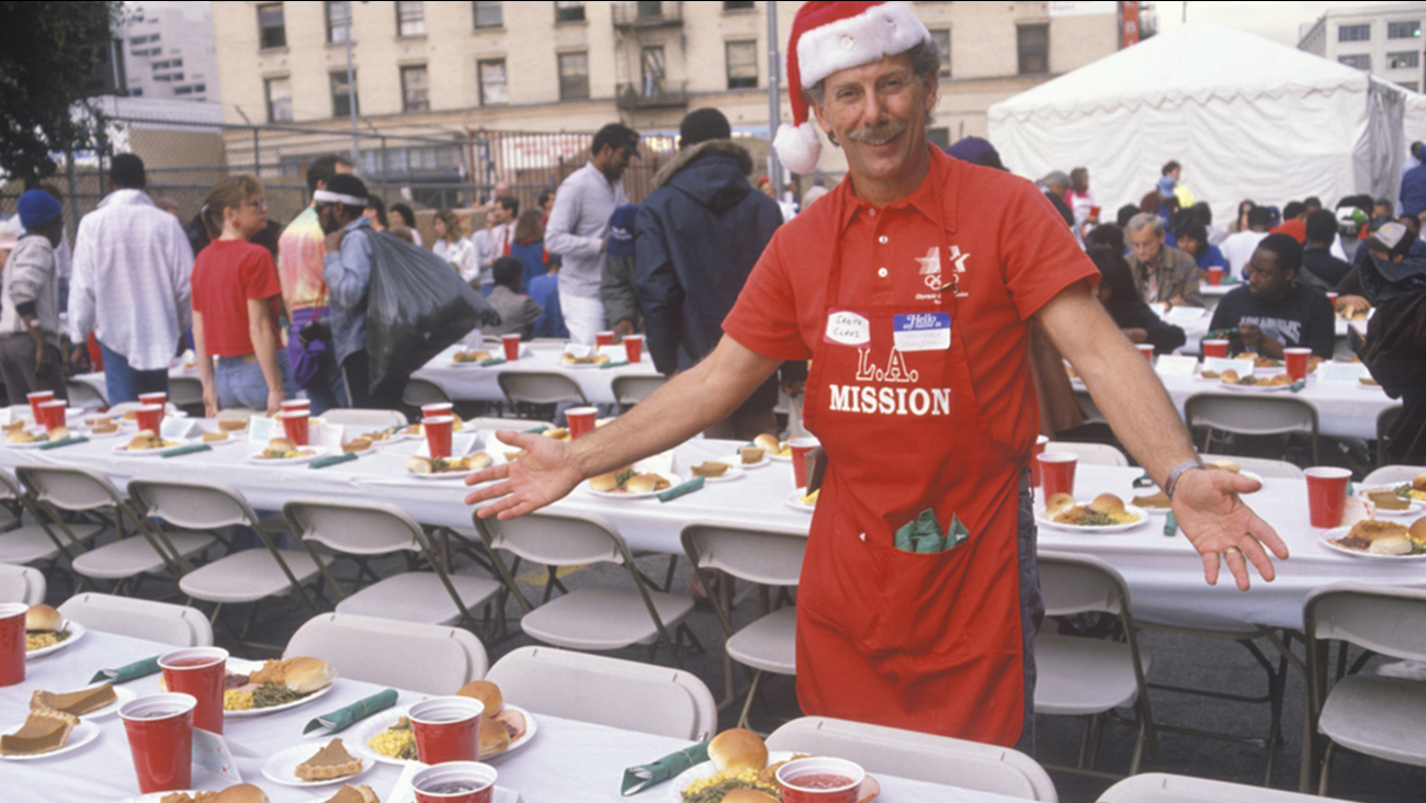 Volunteer Serve Christmas Dinner 2022 Chicago Area 6 Ways You Can Give Back This Holiday Season - Abc7 Chicago