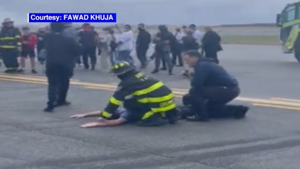 Flight lands safely at LaGuardia following security incident involving passenger