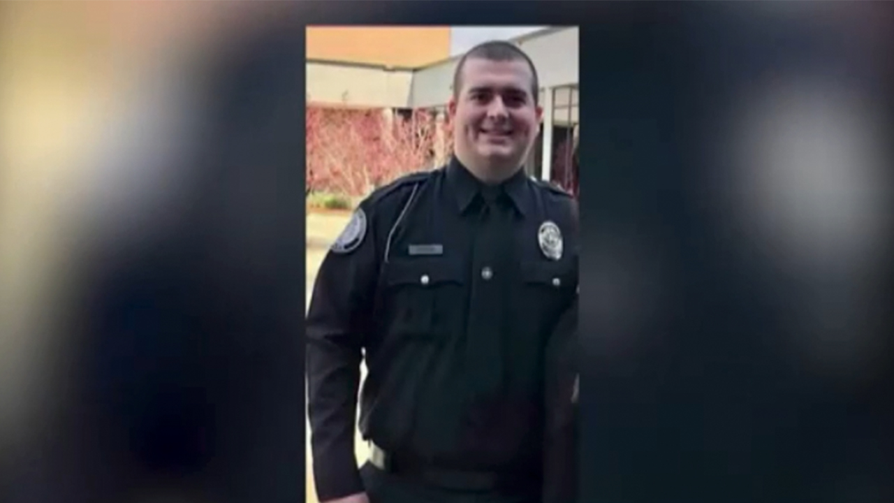2 officers killed in separate shootings across different states this weekend