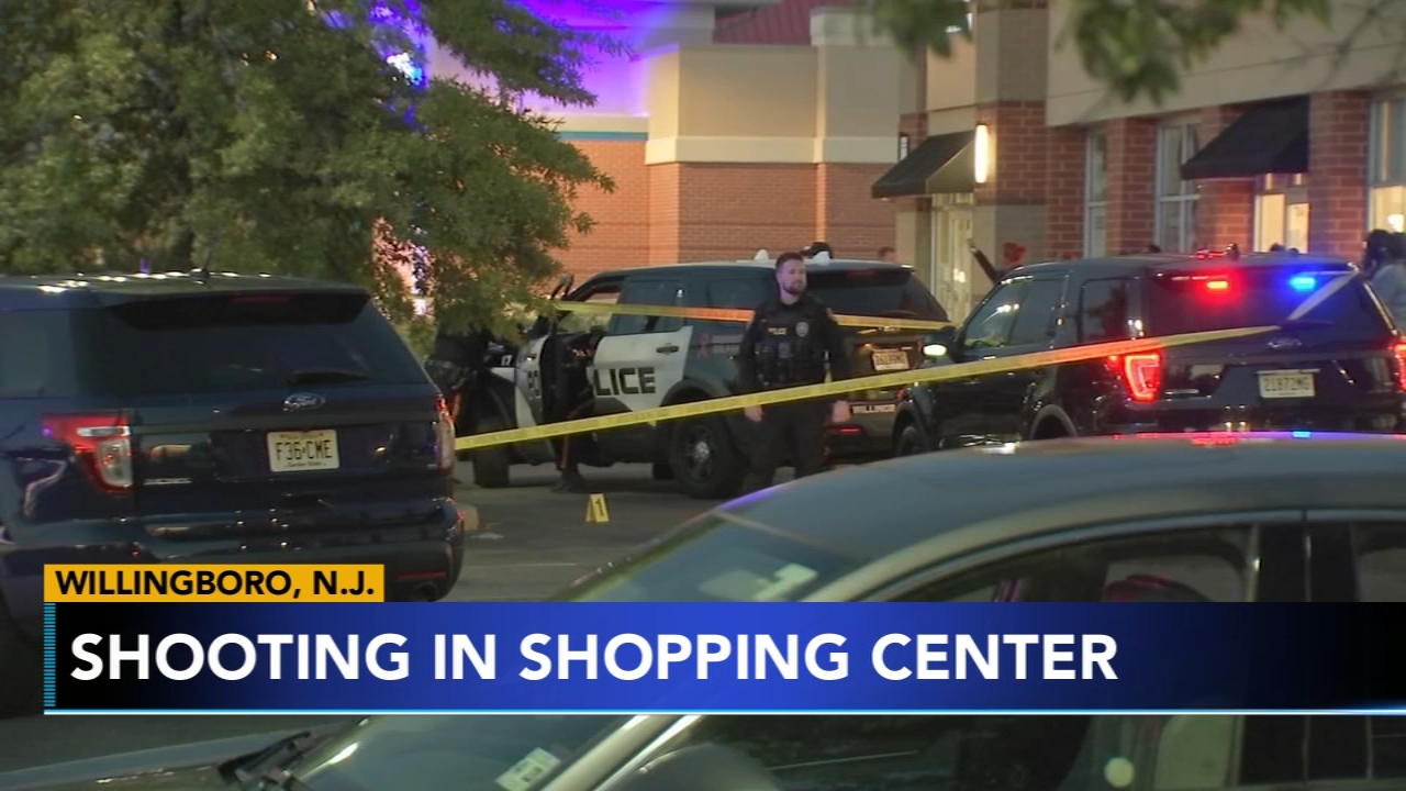 Man shot in parking lot of NJ strip mall; gunman at large