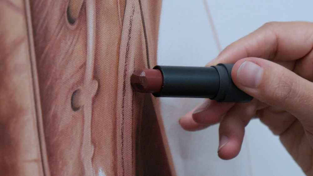 Artist paints with lipstick to raise breast cancer funds