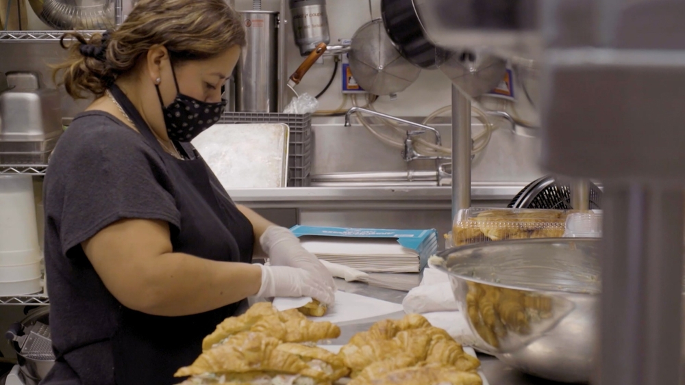Delicioso Creperie owner gives back to keep business dreams alive 