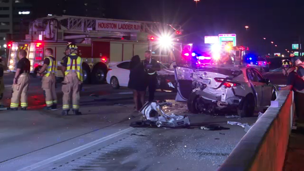 Woman killed while checking on passenger on Katy Fwy, police say