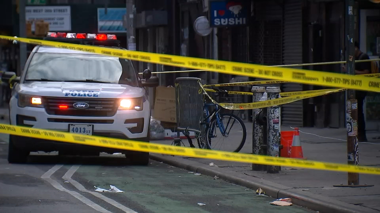 Fight between two knife-wielding homeless men spills into Midtown pizza shop