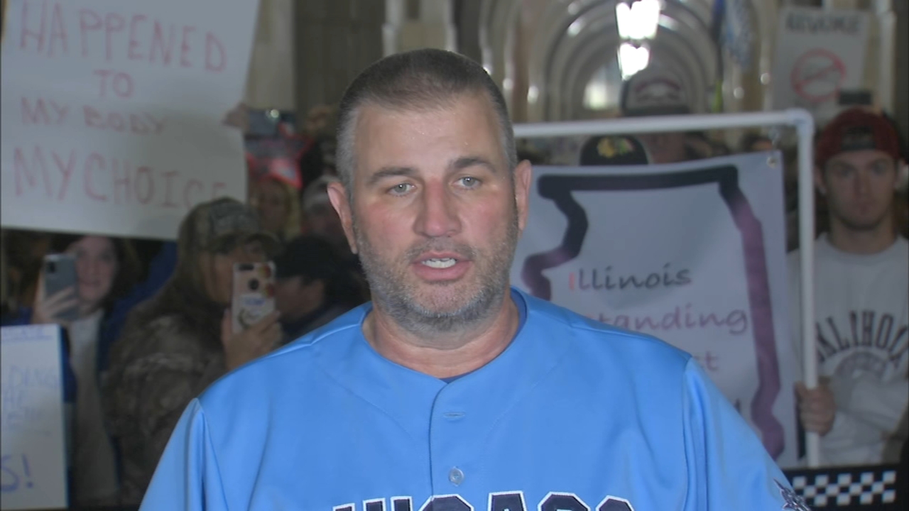 Chicago FOP president leads City Hall rally to oppose vaccine mandate