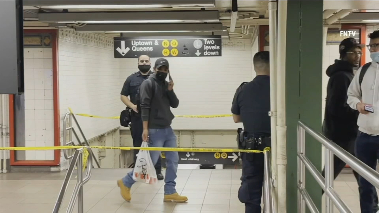 Man shot during attempted robbery on subway train in Manhattan