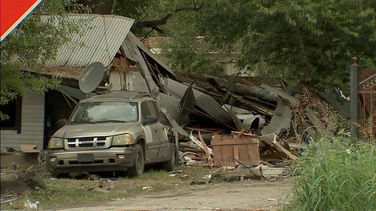 Woman killed, man trapped when 18-wheeler crashes into mobile home