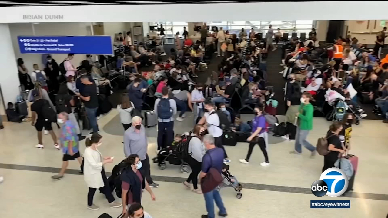 Haven't booked your flight for Thanksgiving? Experts say buy it now