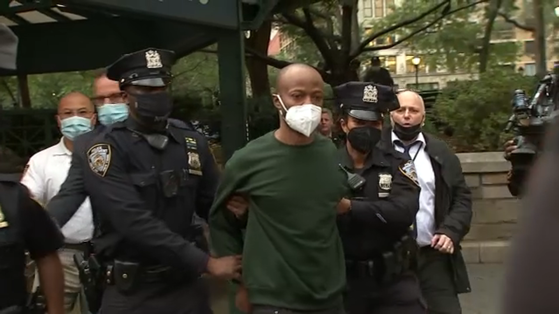 Suspect in custody after man shot in Union Square subway