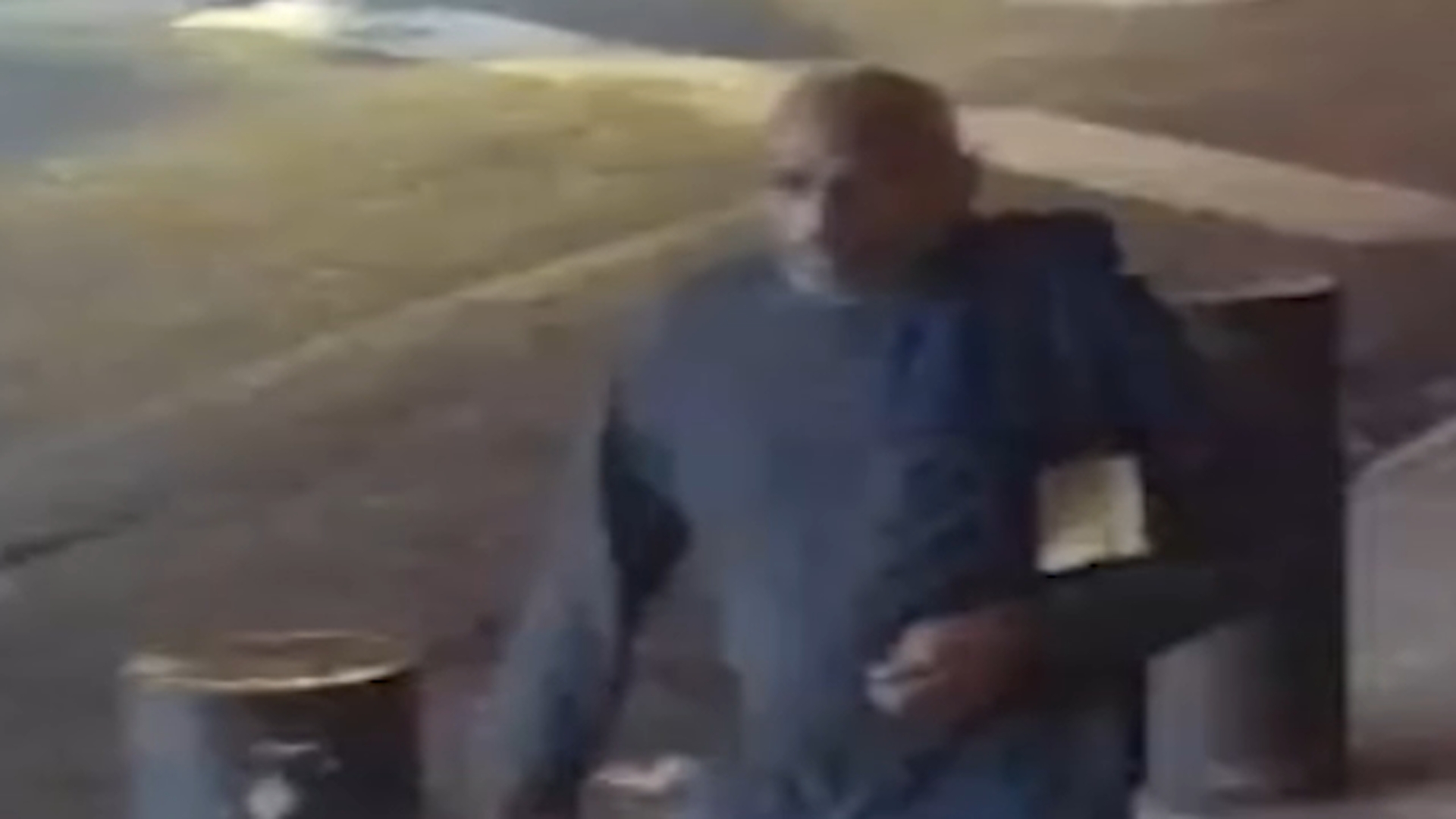 Search for man who threw rock at Bronx Popeye's to break in