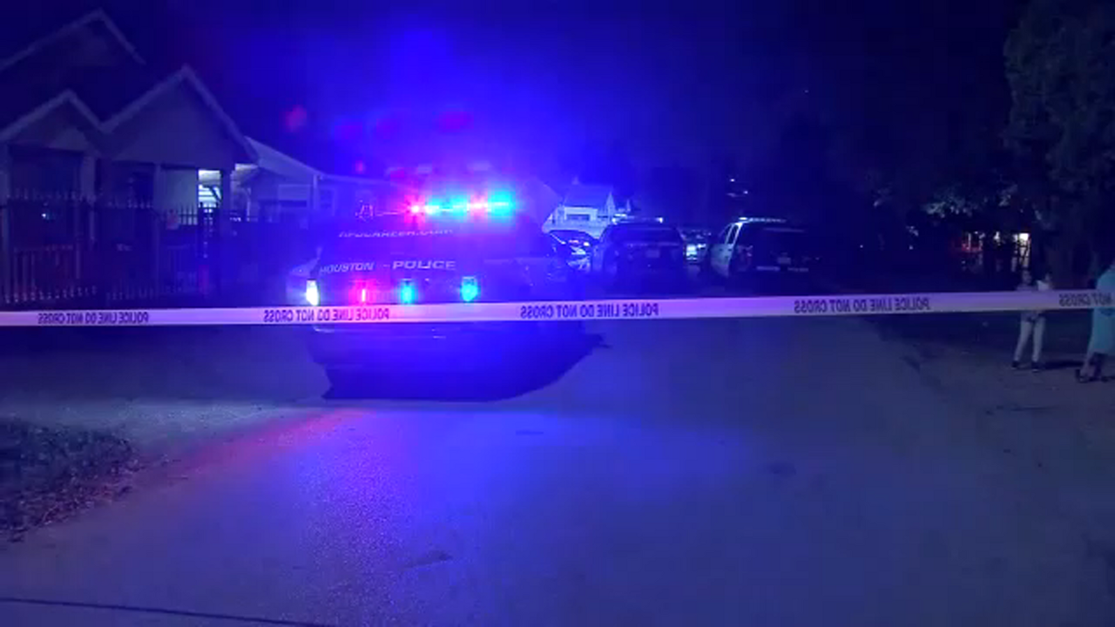 17-year-old hurt in shooting that killed woman in southeast Houston ...