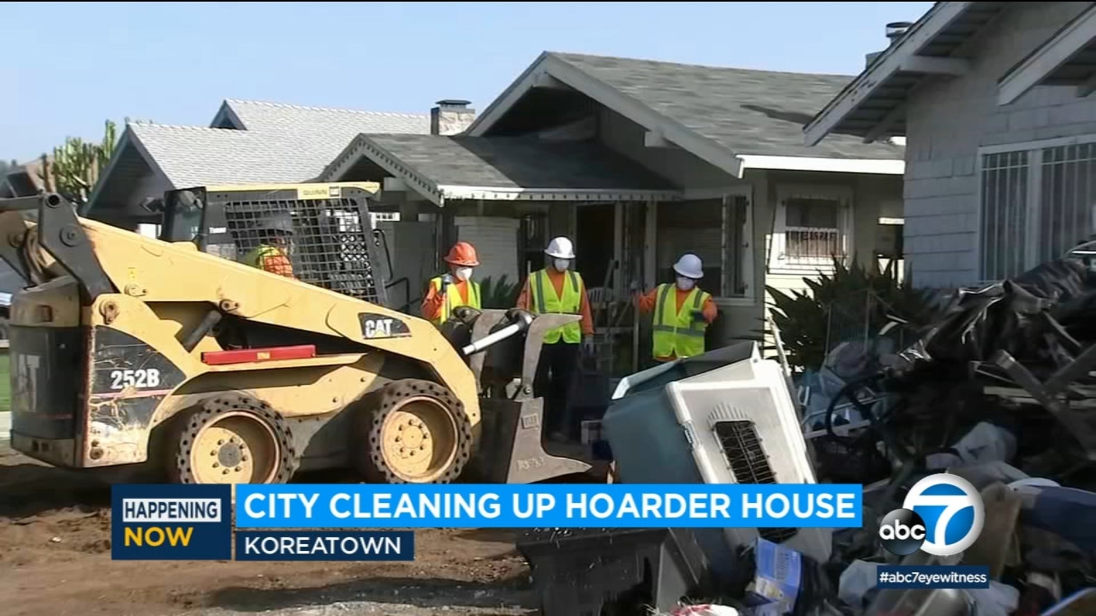 Koreatown hoarder Los Angeles city crews begin cleanup of massive pile