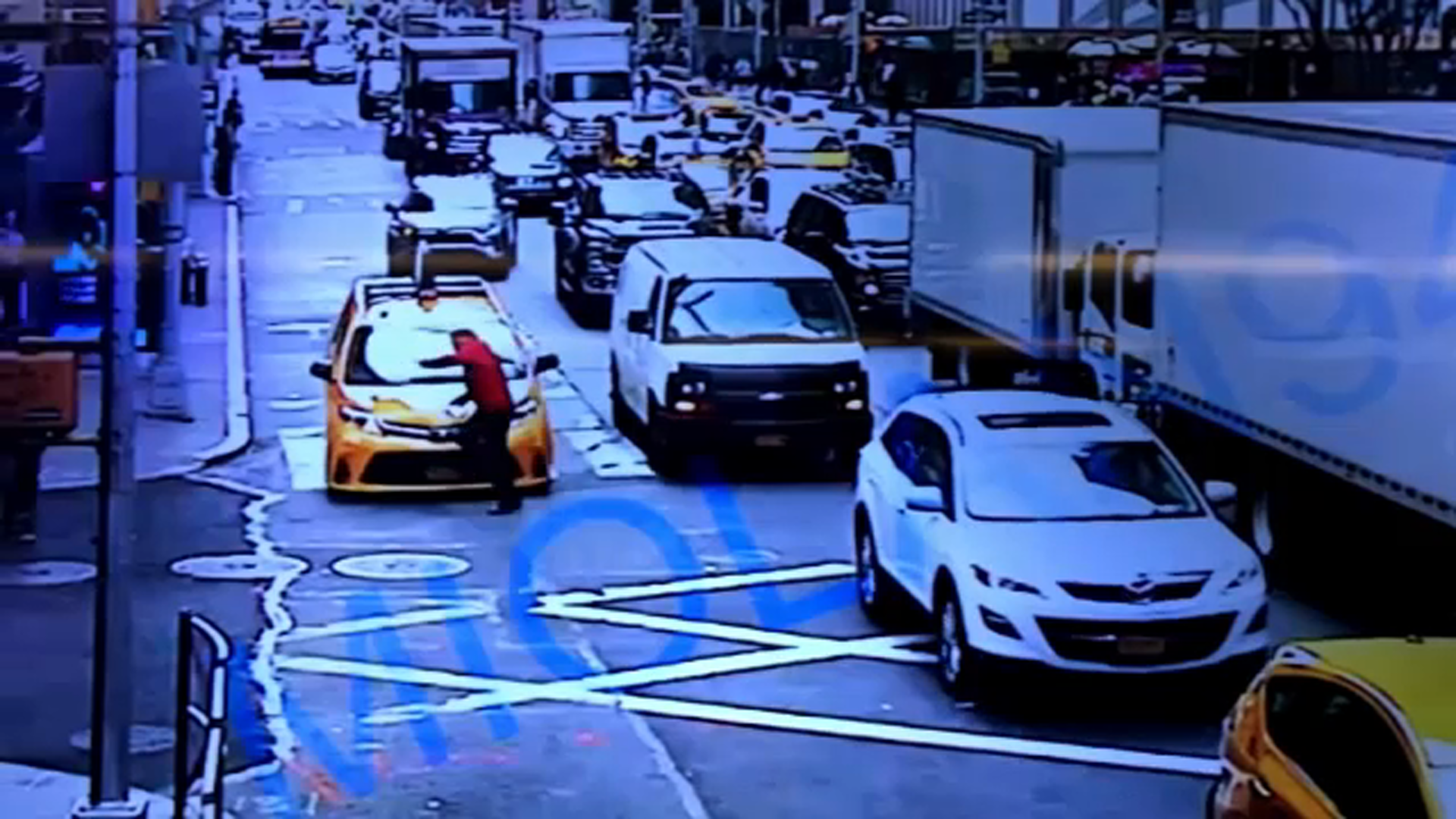 Video shows moment Curtis Sliwa struck by cab days before election
