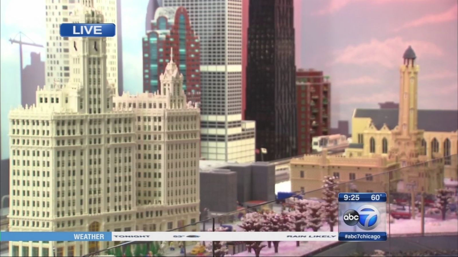 legoland-hosts-holiday-bricktacular-in-schaumburg-abc7-chicago