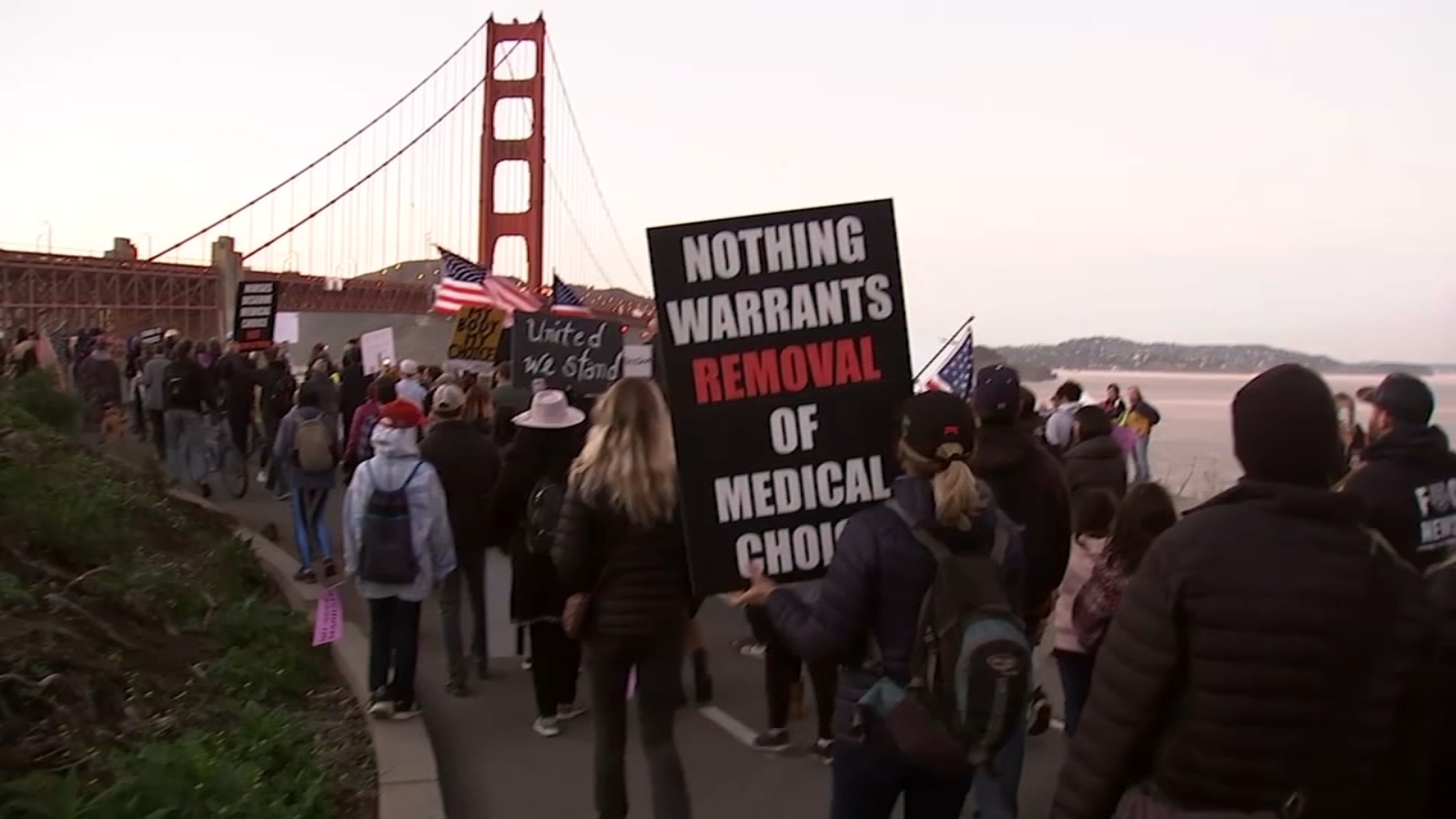 Golden Gate Bridge Protest Officials Say Anti Vaccine Mandate Demonstrators Didn T Have A Permit Abc7 San Francisco