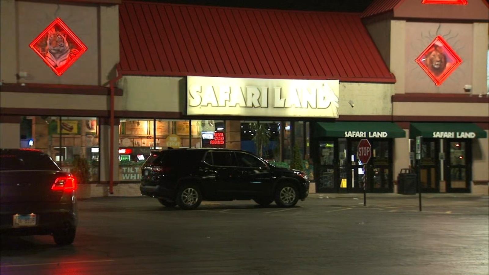 Villa Park police search for suspect in shooting at Safari land ...