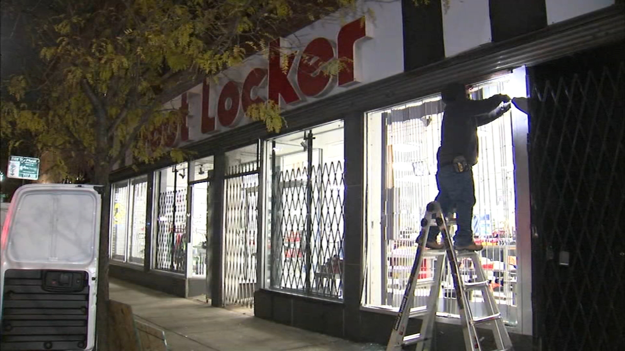 Hermosa Foot Locker hit by smash-and-grab burglars