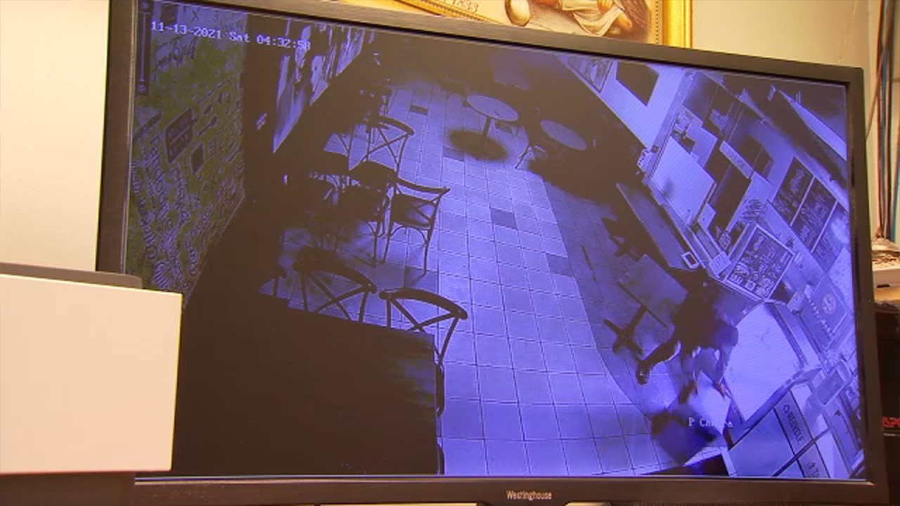 Burglar caught on camera stealing safe from northeast Fresno restaurant