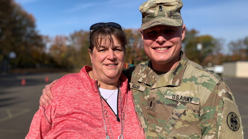 Soldier gives mom surprise of a lifetime at school