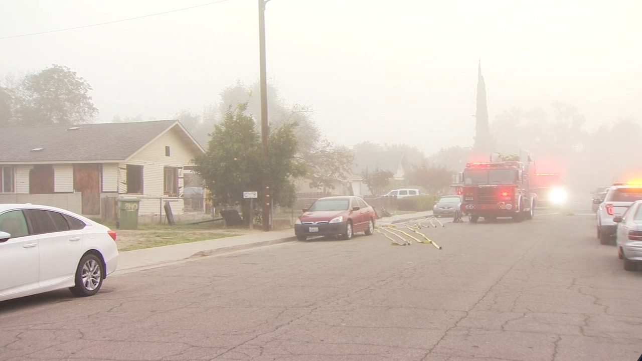 Fire spreads from alley to Selma home