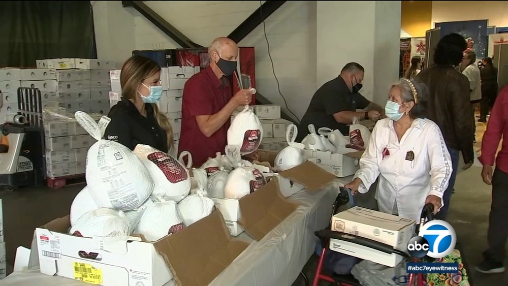 Boyle Heights center gives away 1,000 turkeys to residents