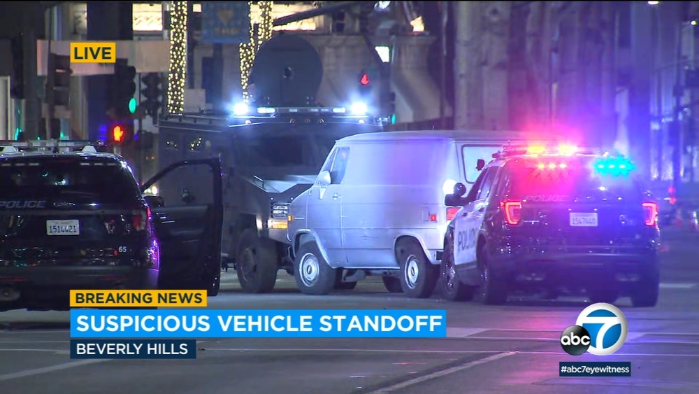 Standoff shuts down Beverly Hills intersection