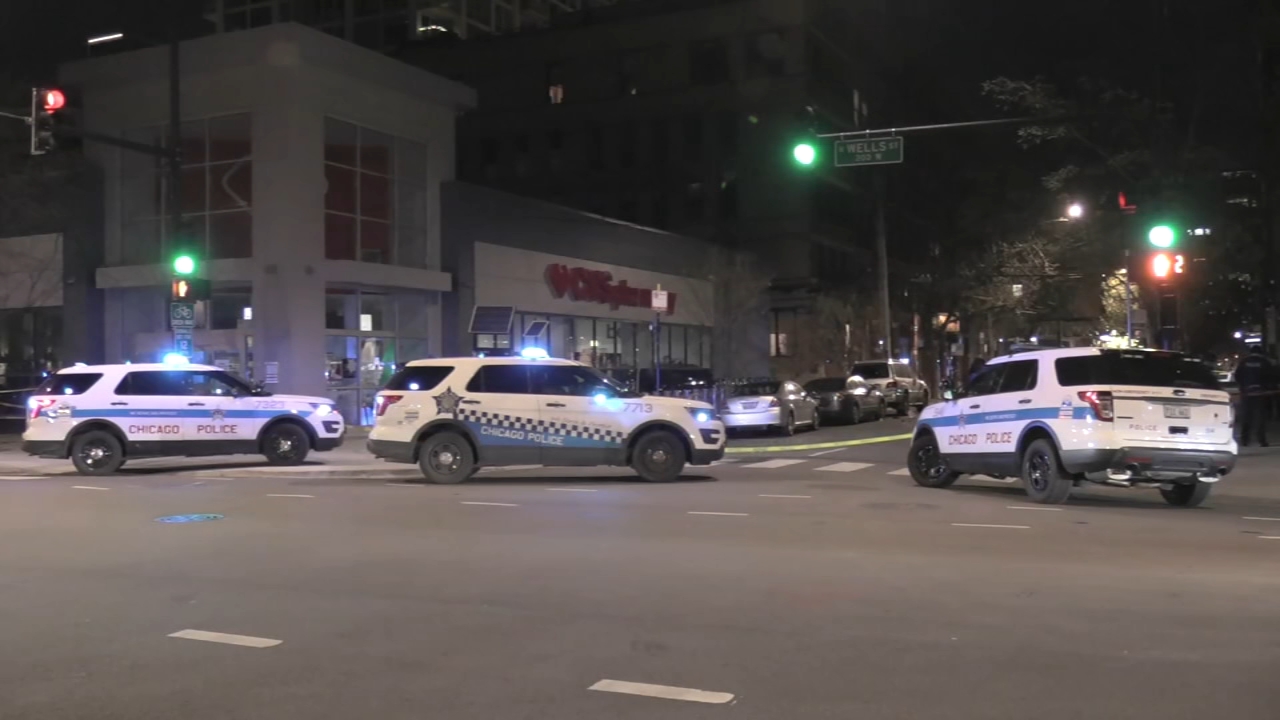 2 shot while in car in River North: CPD