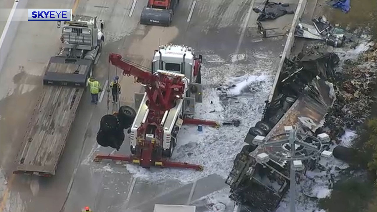 Big rig wreckage blocks inbound Hardy Toll Road for hours