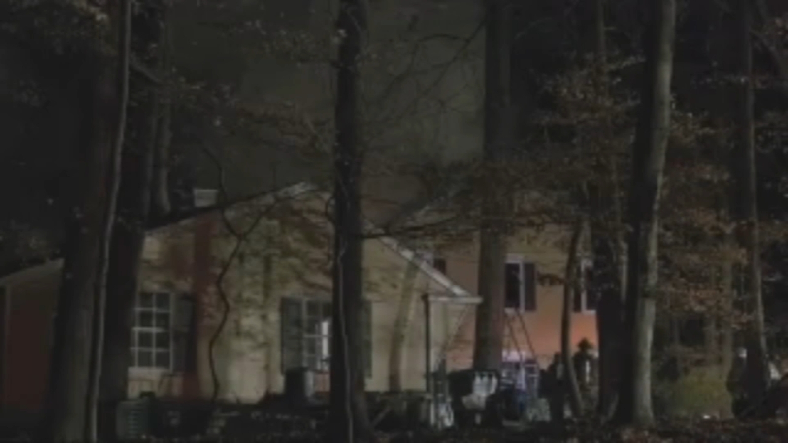 1 dead after house fire in Buckingham Township, Bucks County 6abc