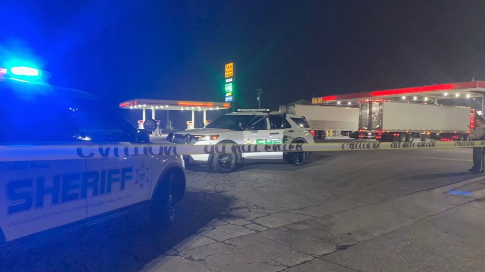 Tulare County deputies investigating armed robbery at Delano gas