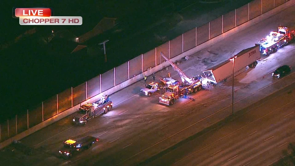 3 semis crash on EB I-80/94 in NW Indiana, spilling meat, salt on road