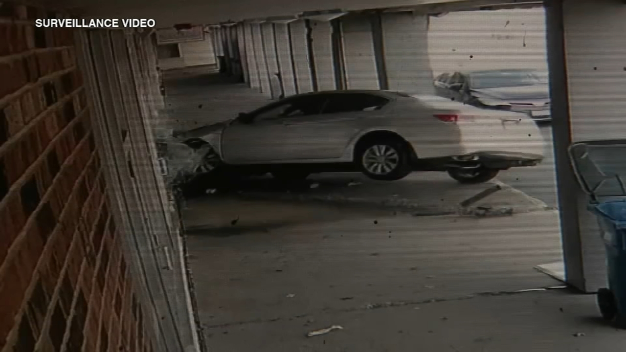 2 dead, elderly driver injured in crash outside Midlothian strip mall