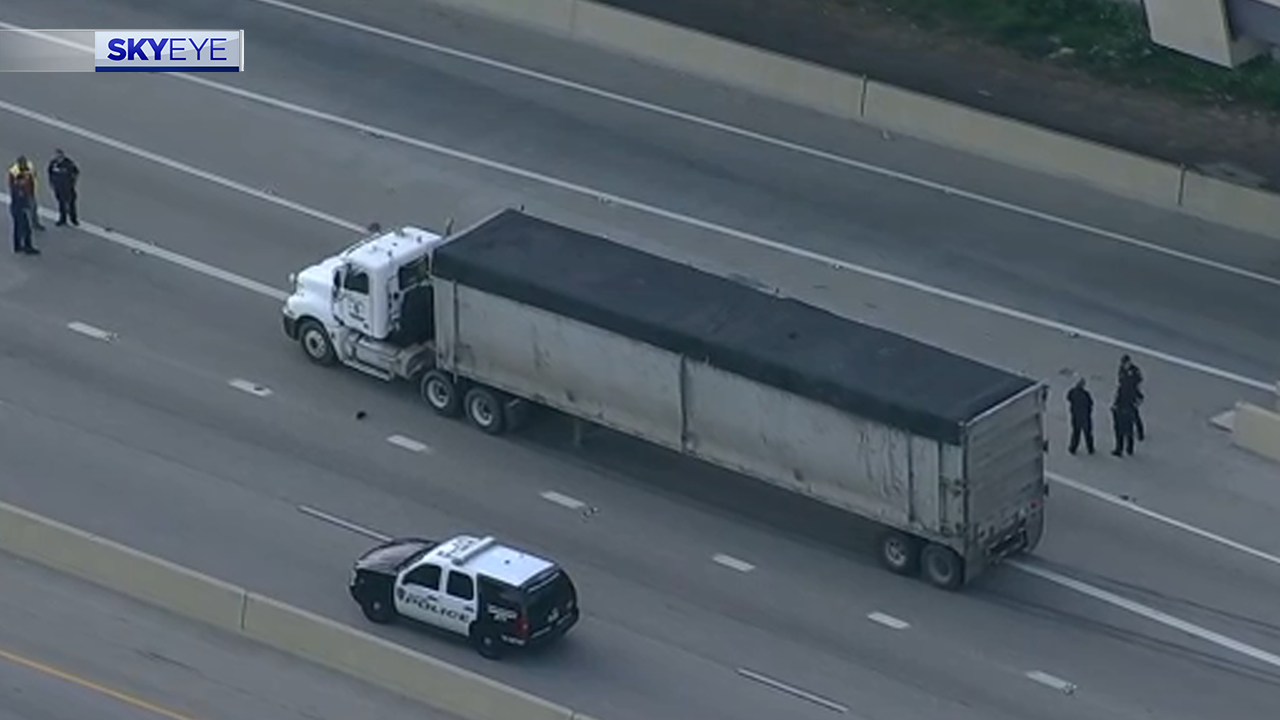 18-wheeler hits and kills man walking on North Loop, police say